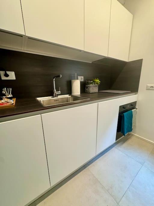 Splendido Bilocale In Via Madonnina, Zona Brera Daire Milano Dış mekan fotoğraf